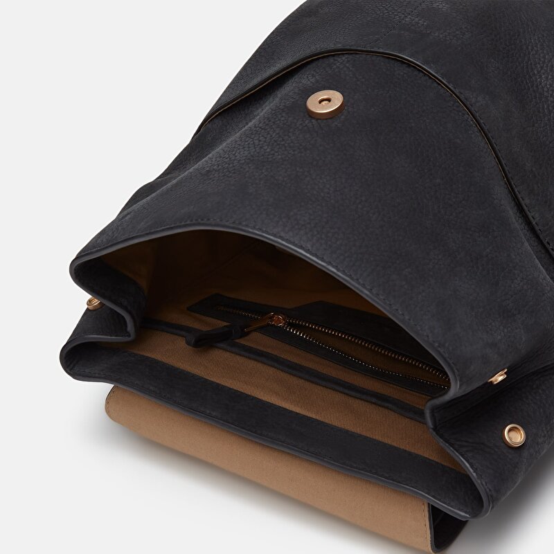 Kadın Yumaşak Deri Siyah Sırt Çantası