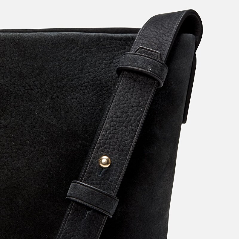 Kadın Siyah Yumuşak Deri Omuz Çantası