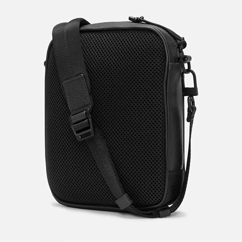 Tuckerman Siyah Deri Çapraz Askılı Çanta